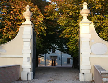 Ingresso di Corte Parolara